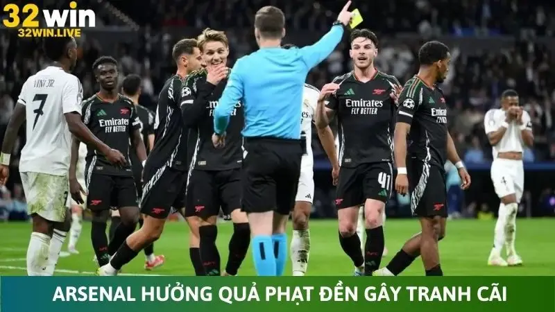 Arsenal hưởng quả phạt đền gây tranh cãi