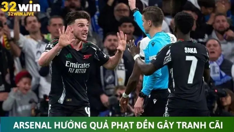 Arsenal hưởng quả phạt đền gây tranh cãi